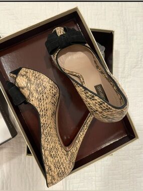 Size 6M  Joan&David heels/pumps